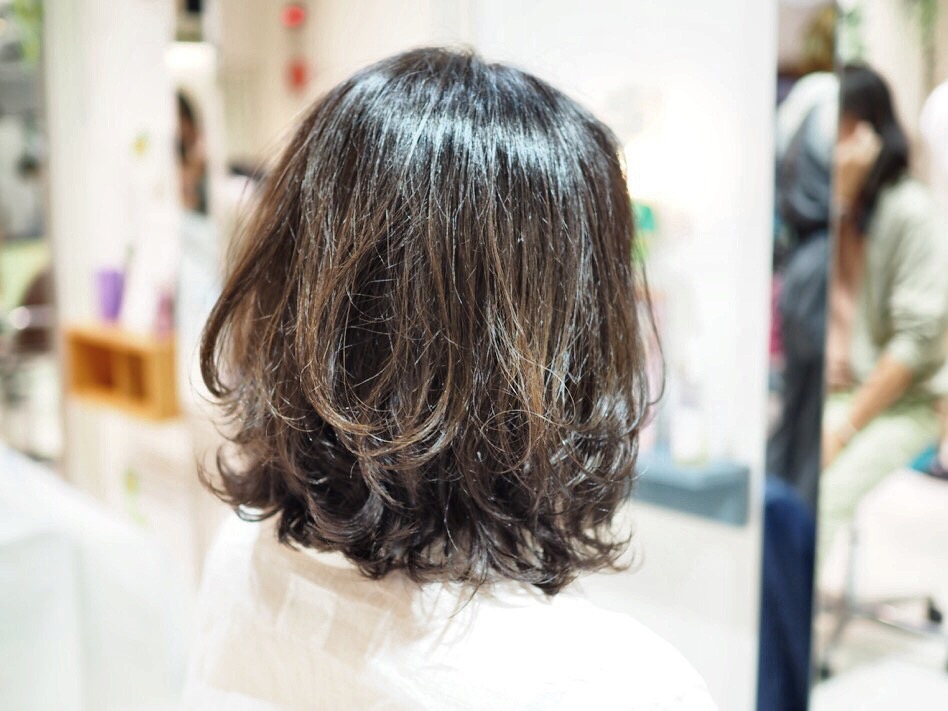 ミディアムヘアも夜ちゃちゃっと乾かすだけ！朝コテやアイロンで巻かない楽ちんデジタルパーマ。 下北沢 美容室 ロッソサンテ