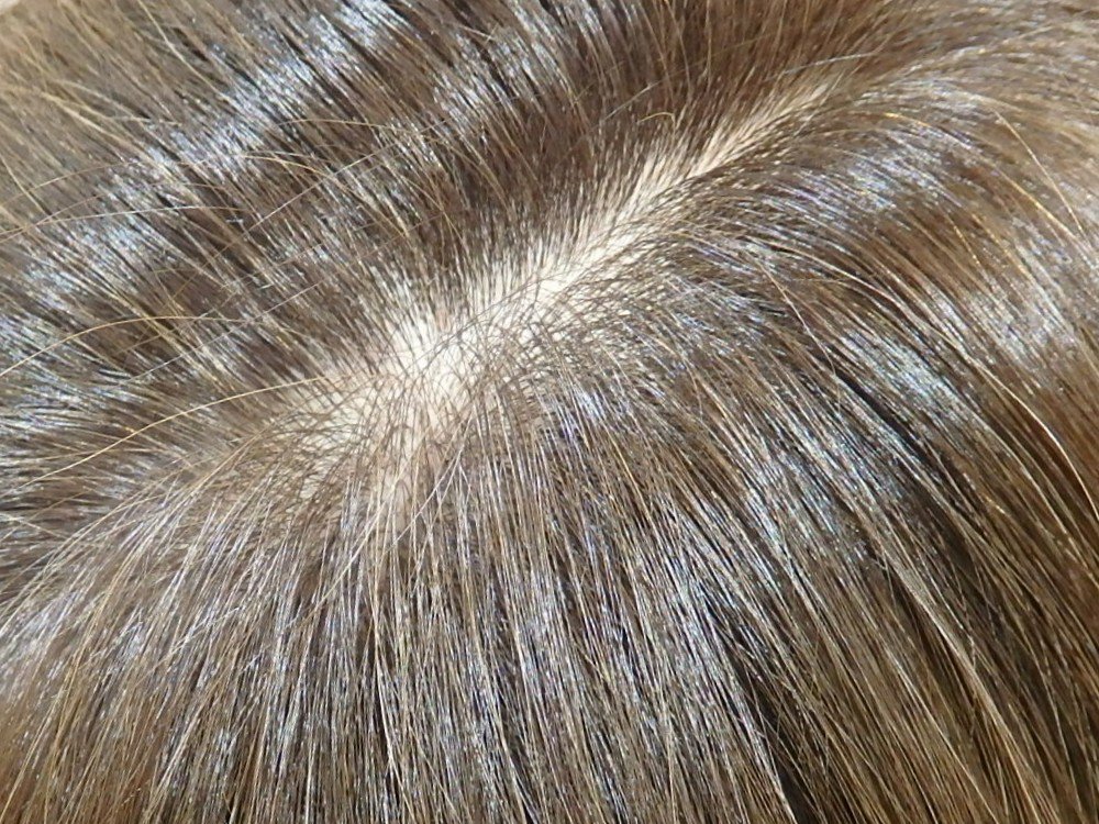 頭皮がしみない白髪染め 地肌に優しく施術できます 下北沢 美容室 ロッソ